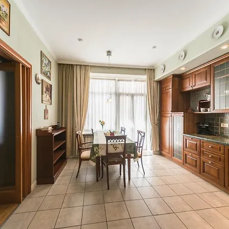 Apartment On Kostyolna 6